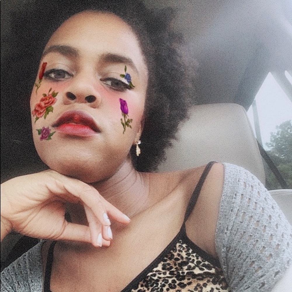 Meet your Posher, Nia